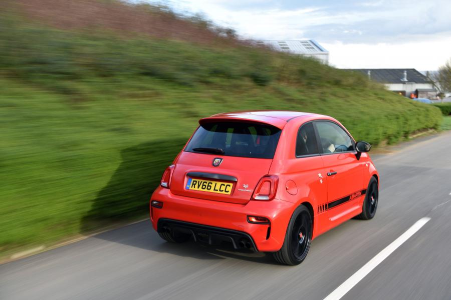  Abarth 595 Competizione (312) 2016 года  (UK) (фото 3 из 25)